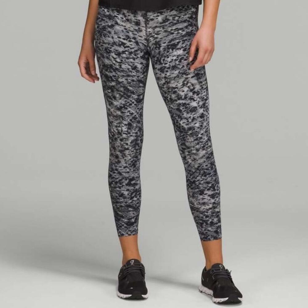 Lululemon Gray and Black Base Pace High Rise HR Tight 25” Leggings Size 2
